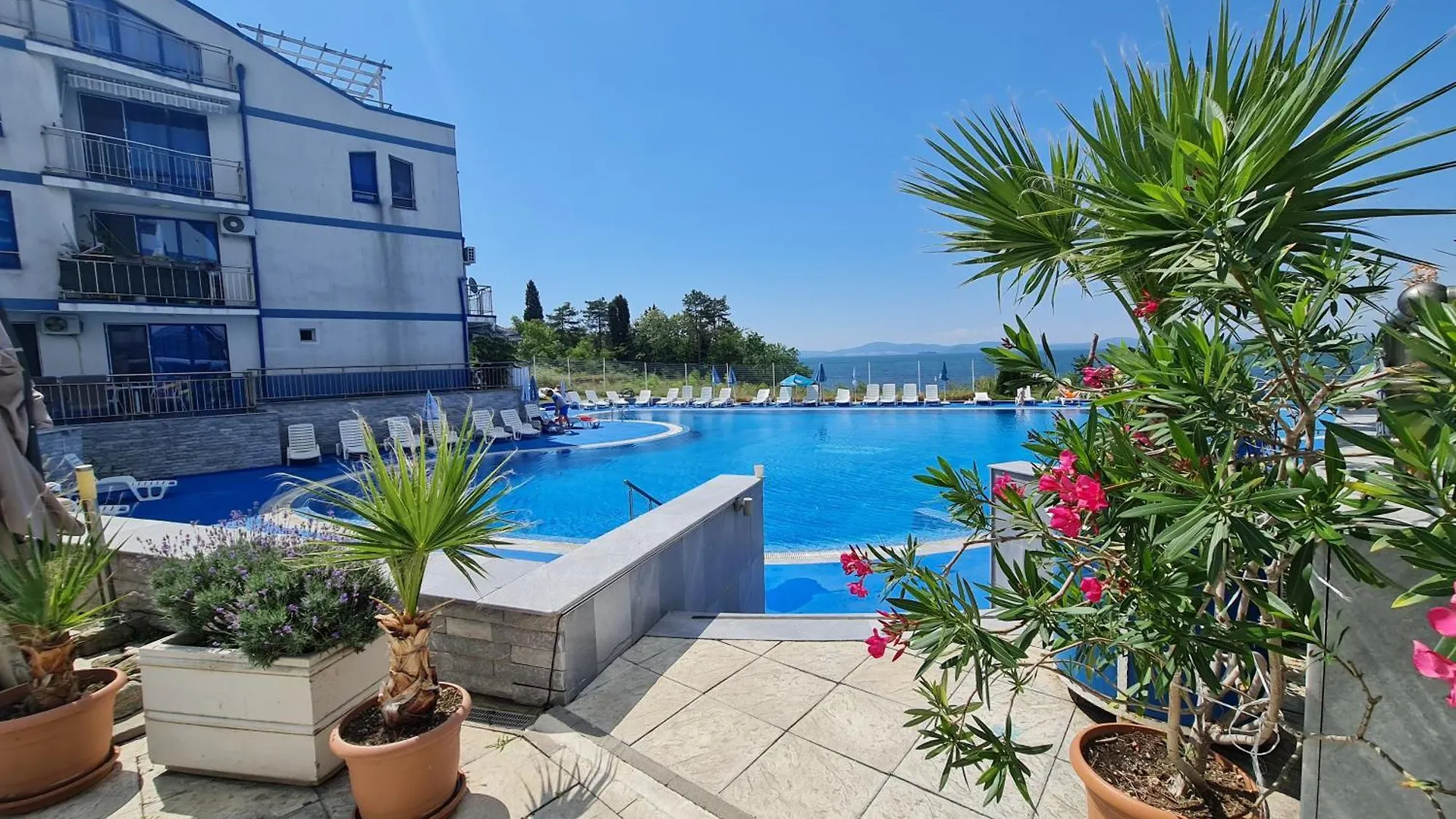 Blue Bay Palace Apart Complex Pomorie