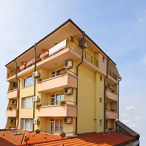 Otel Viva, Ahyolu
